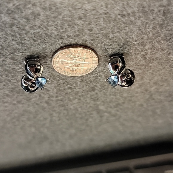 Adorable Penguin Post Earrings - Picture 4 of 5